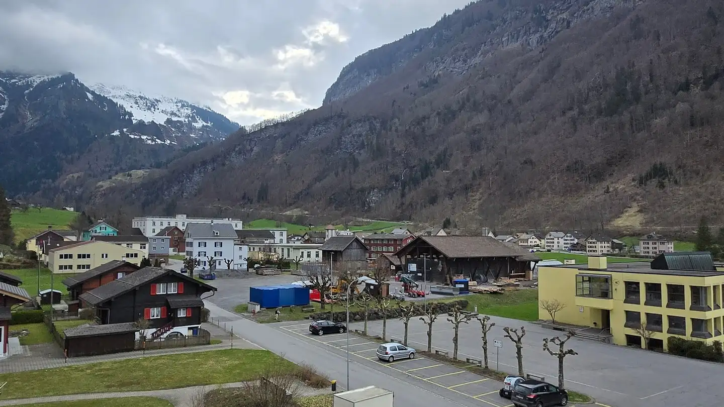 Apartment for rent - Schulhausstrasse 3, 8783 Linthal - Photo 2