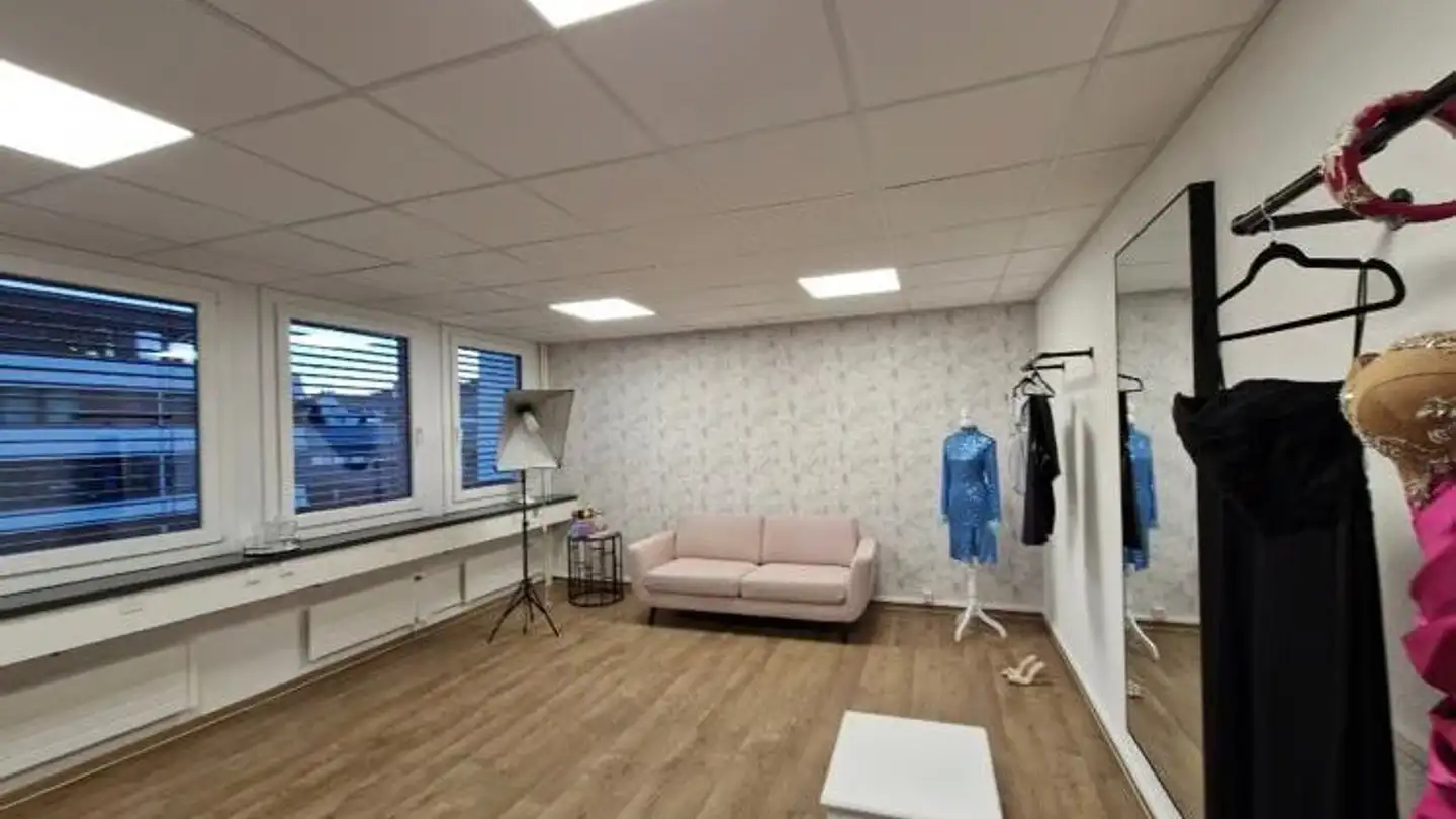 Commercial for rent - Gewerbestrasse 9, 8132 Egg b. Zürich