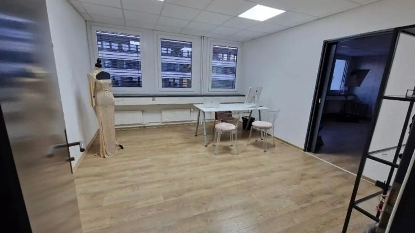 Commercial for rent - Gewerbestrasse 9, 8132 Egg b. Zürich - Photo 3