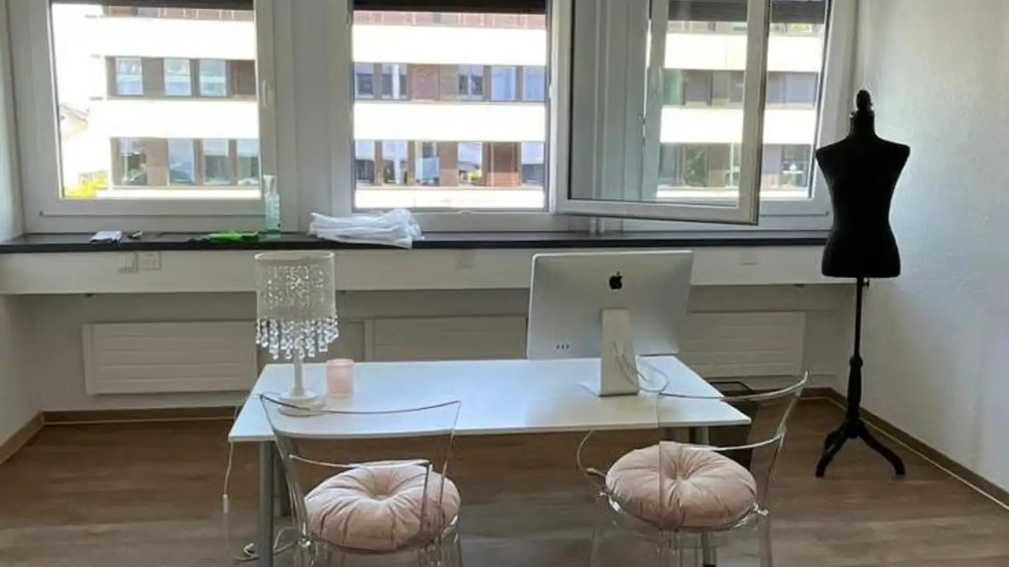 Commercial for rent - Gewerbestrasse 9, 8132 Egg b. Zürich - Photo 2