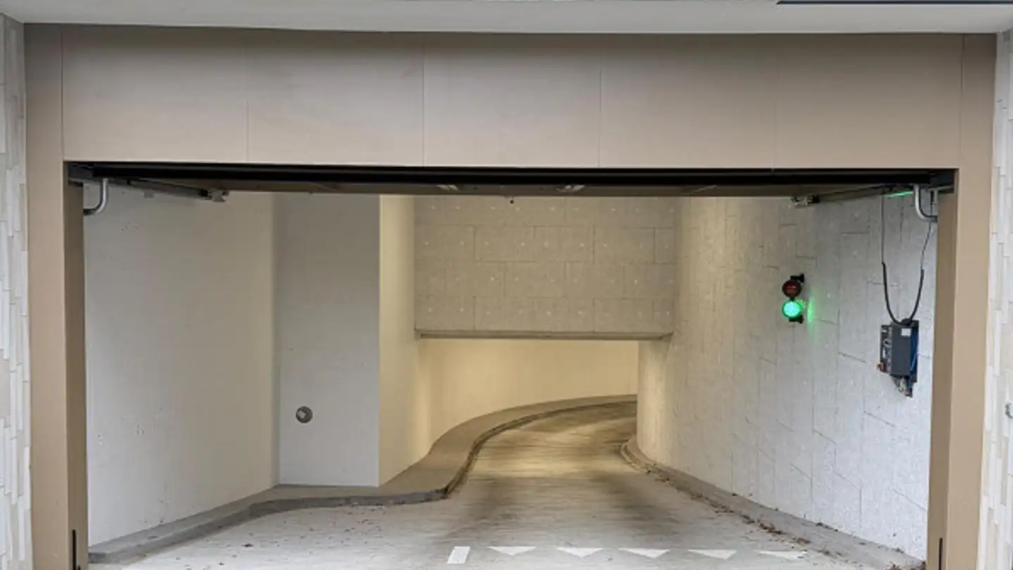 Tiefgaragenstellplatz mieten - Allenmoosstrasse 60a, 8057 Zürich