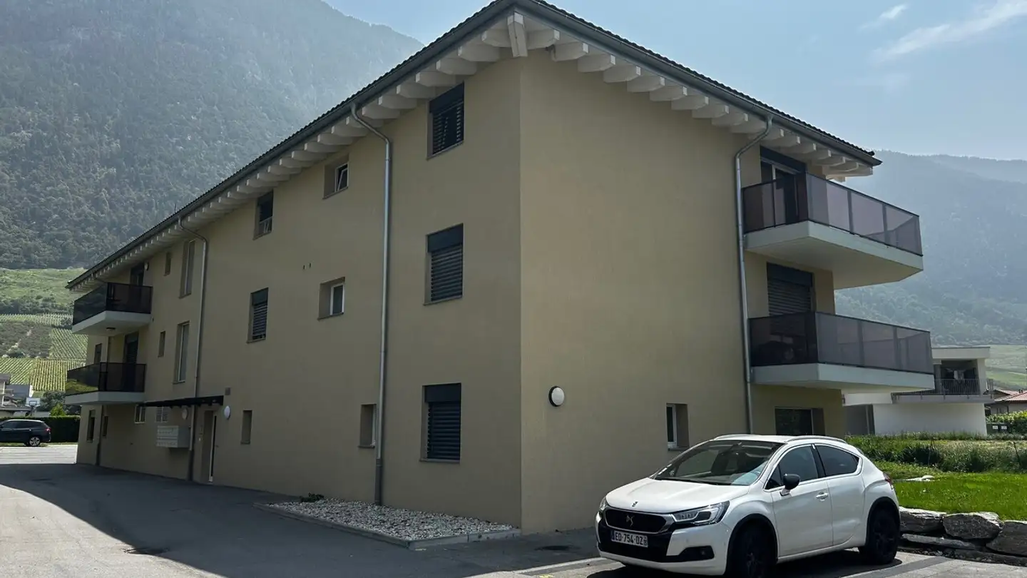 Outdoor parking space for rent - Rue Des Roncoz 39, 1906 Charrat