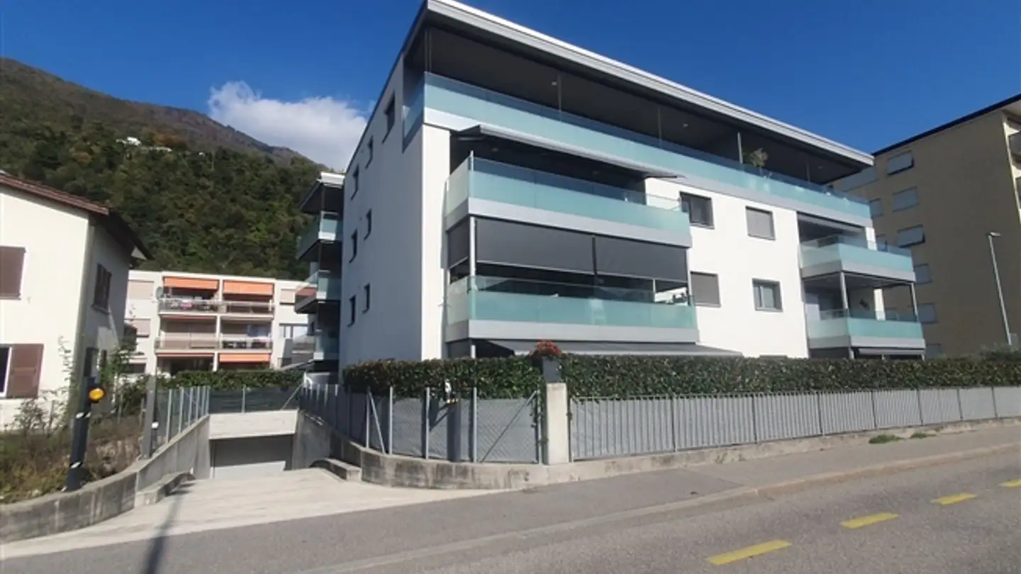 Outdoor parking space for rent - Via In Selva 17, 6600 Locarno