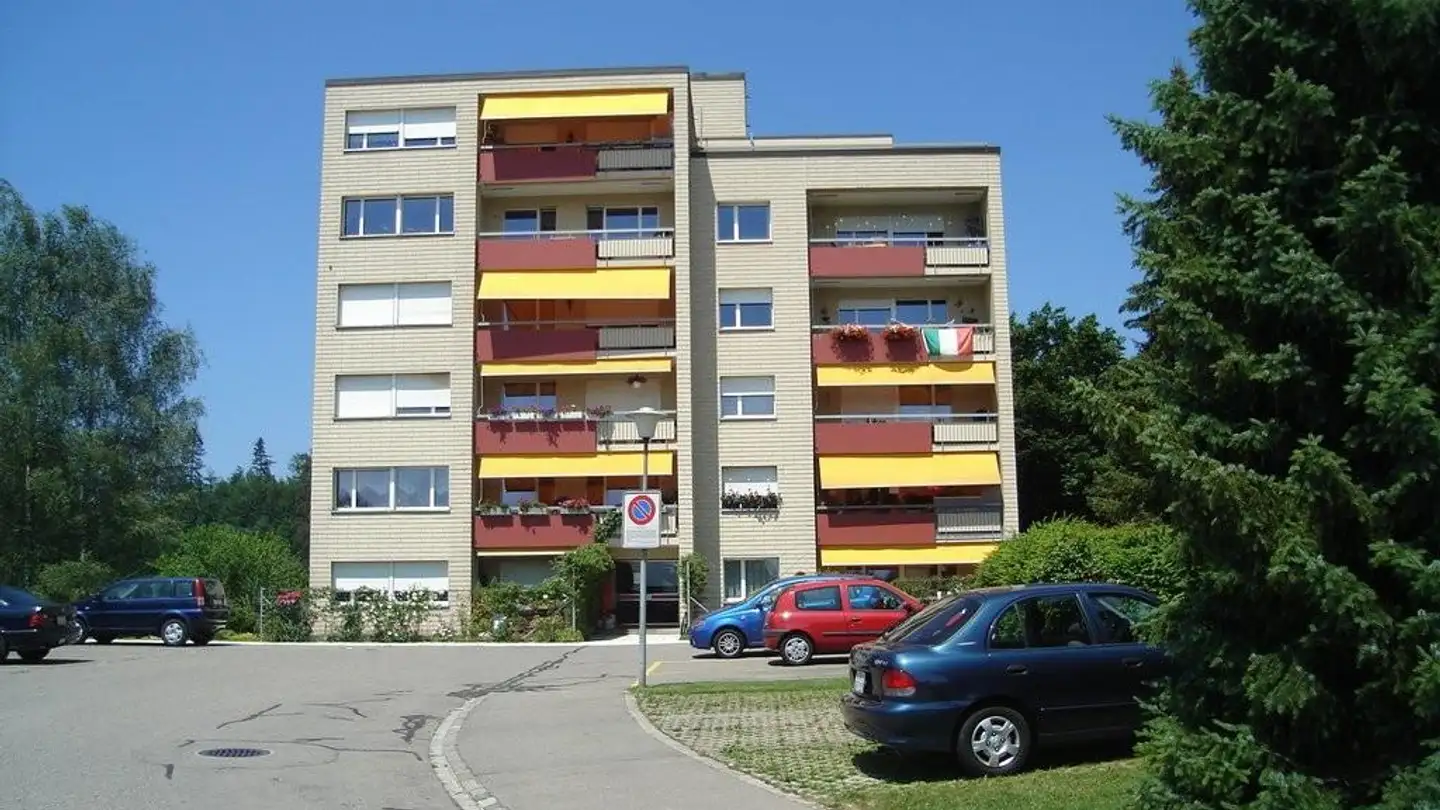 Underground parking space for rent - Pfaffbergstrasse 6, 8330 Pfäffikon ZH