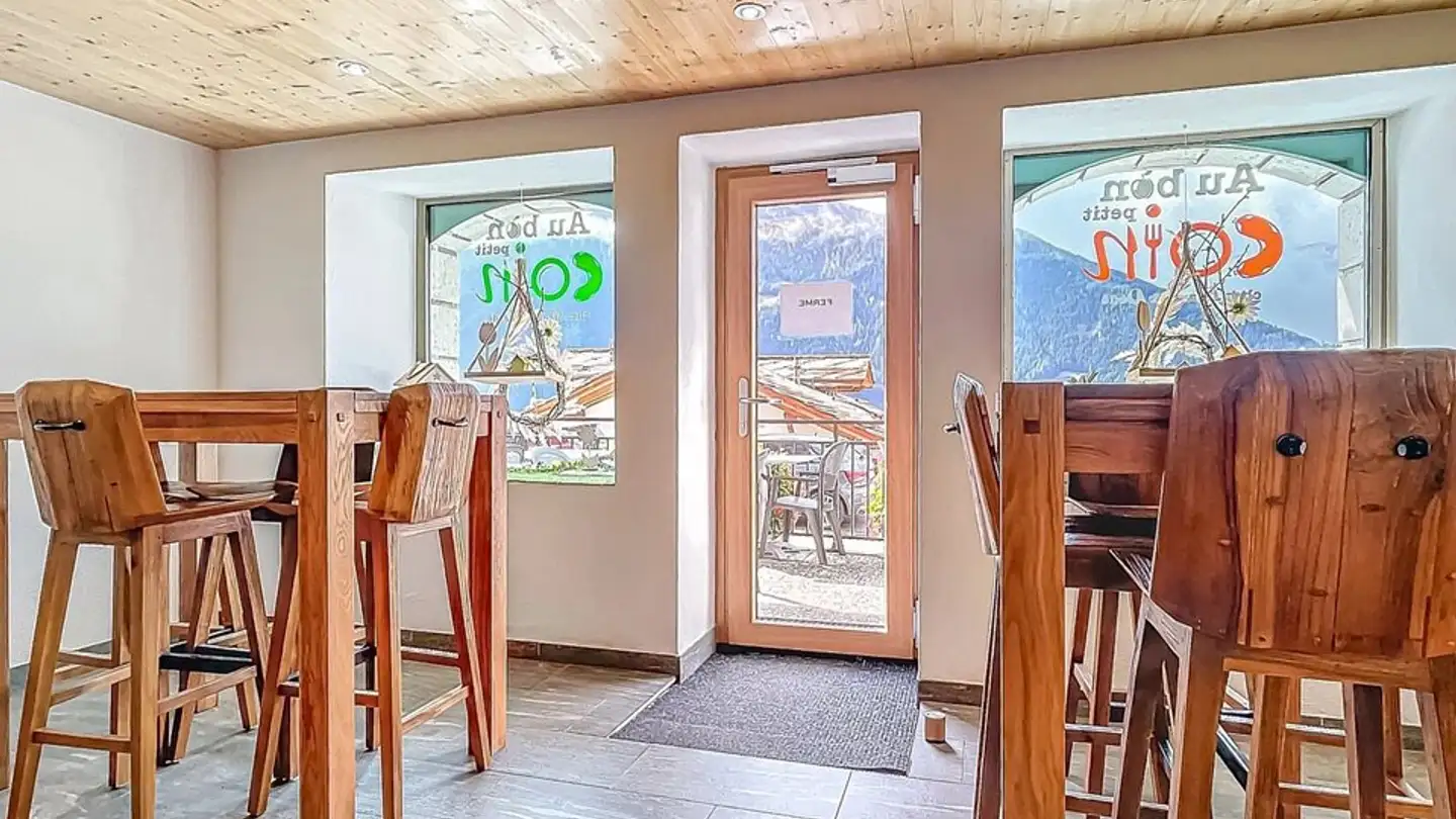 Shop for sale - 1969 St-Martin VS
