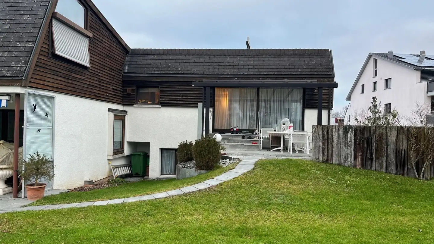 Studio à louer - Eichwiswäg 4, 8117 Fällanden