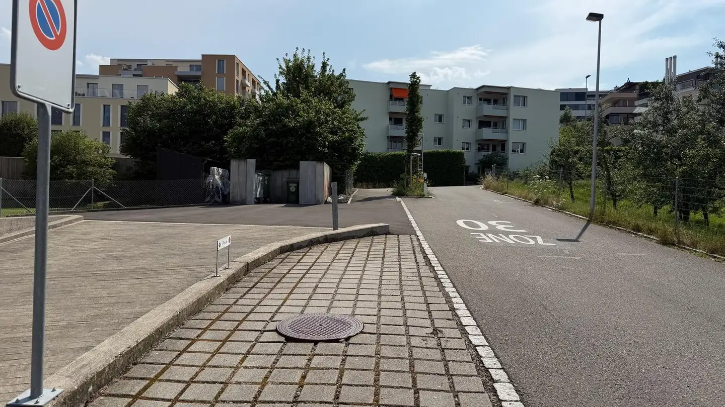 Outdoor parking space for rent - Robert-Walser-Strasse 4, 8820 Wädenswil