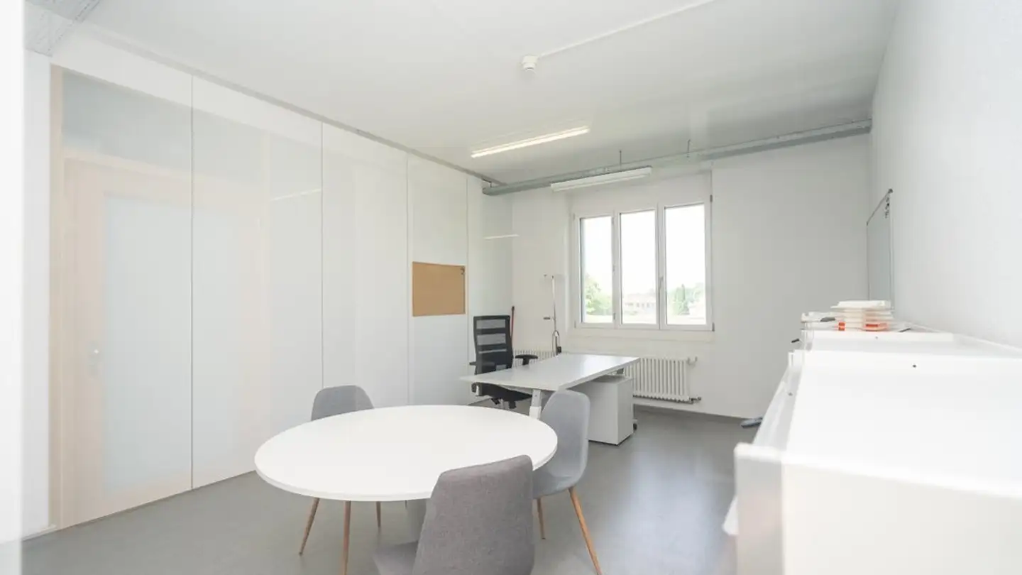 Commercial for rent - Rue D'aarberg / Aarbergstrasse 3, 2560 Nidau - Photo 2