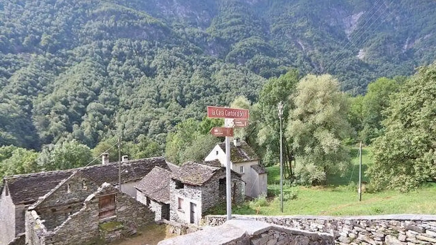 Residential building for sale - 6682 Linescio