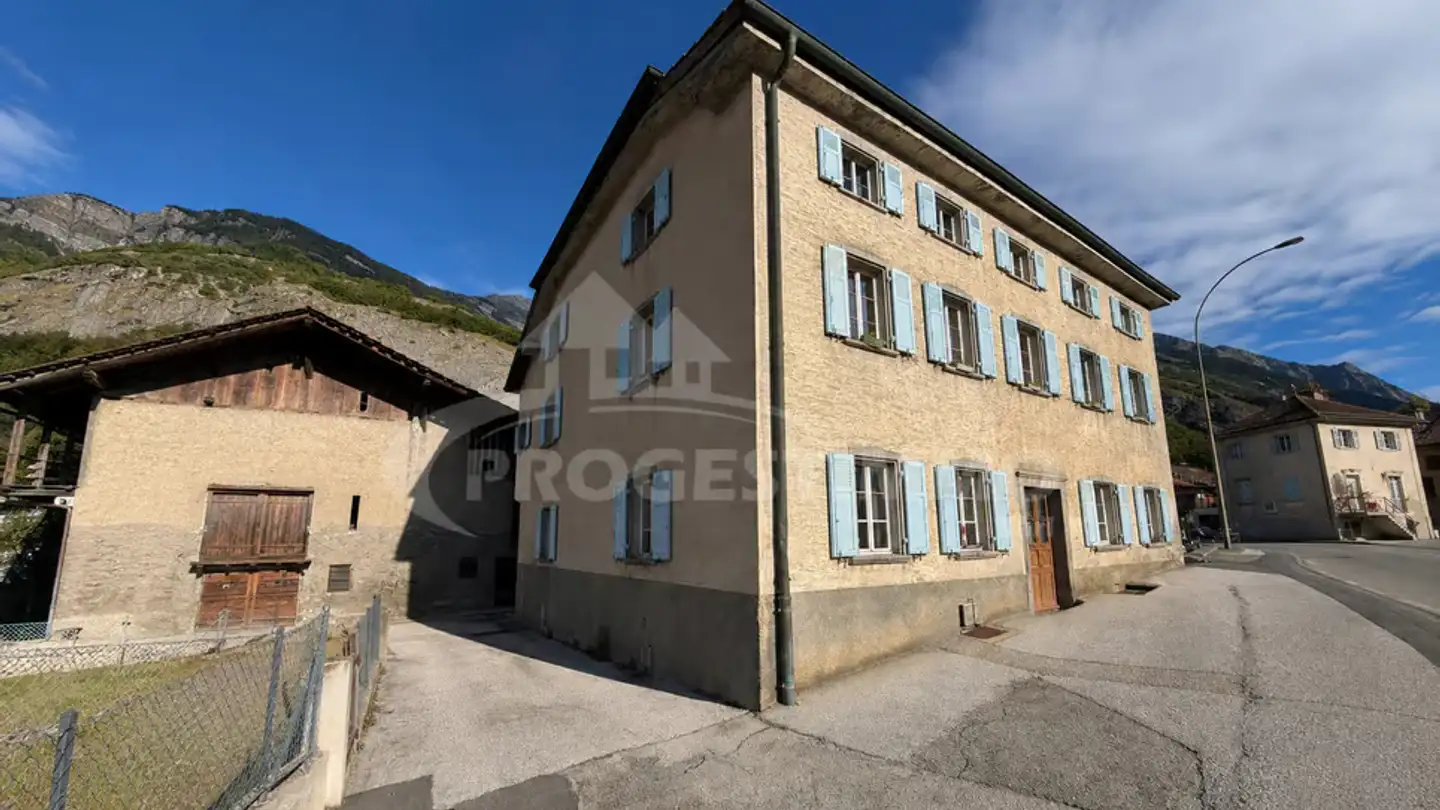Residential building for sale - 1957 Ardon