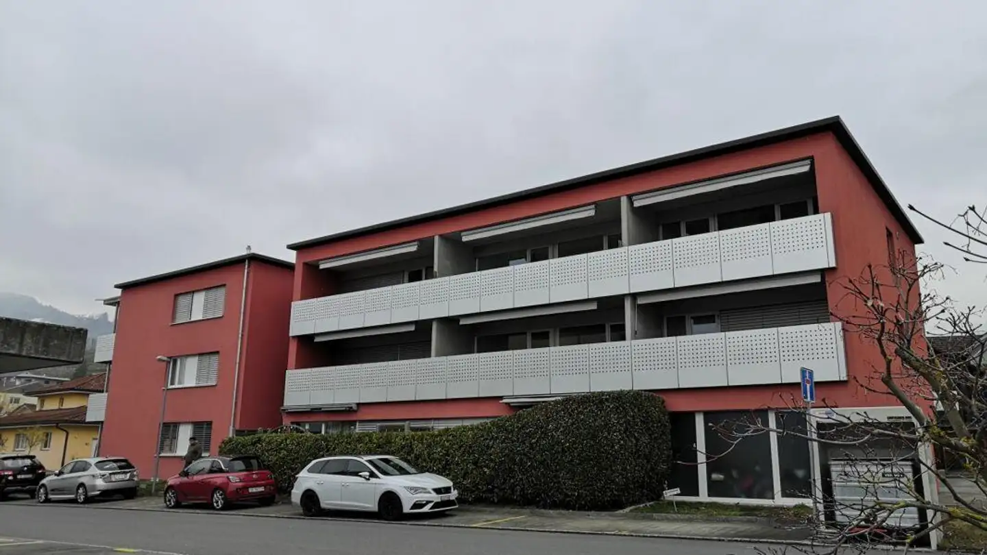 Place de parking extérieure à louer - Untersteinstrasse 23, 9450 Altstätten SG