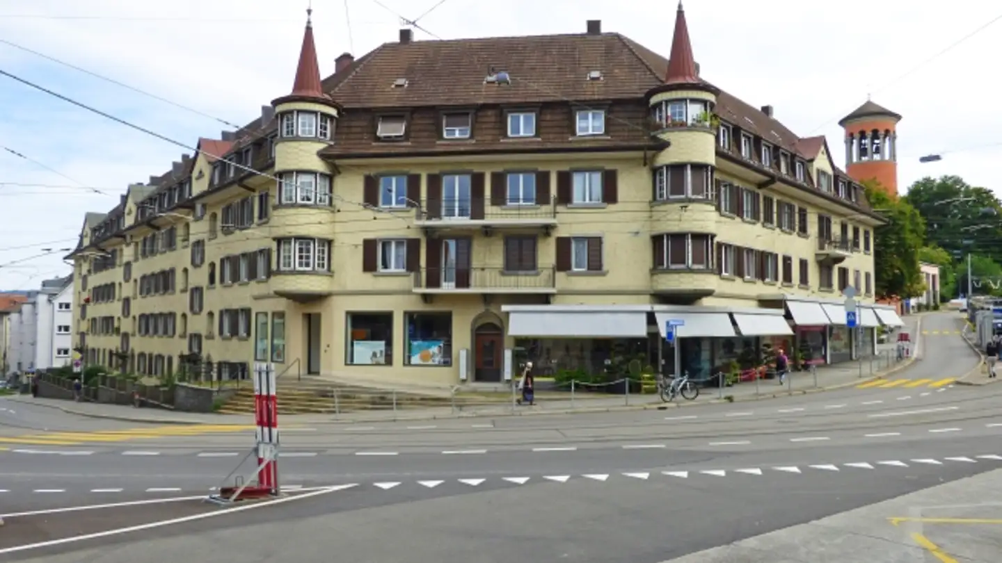 Place de parking extérieure à louer - Albisstrasse 33, 8038 Zürich