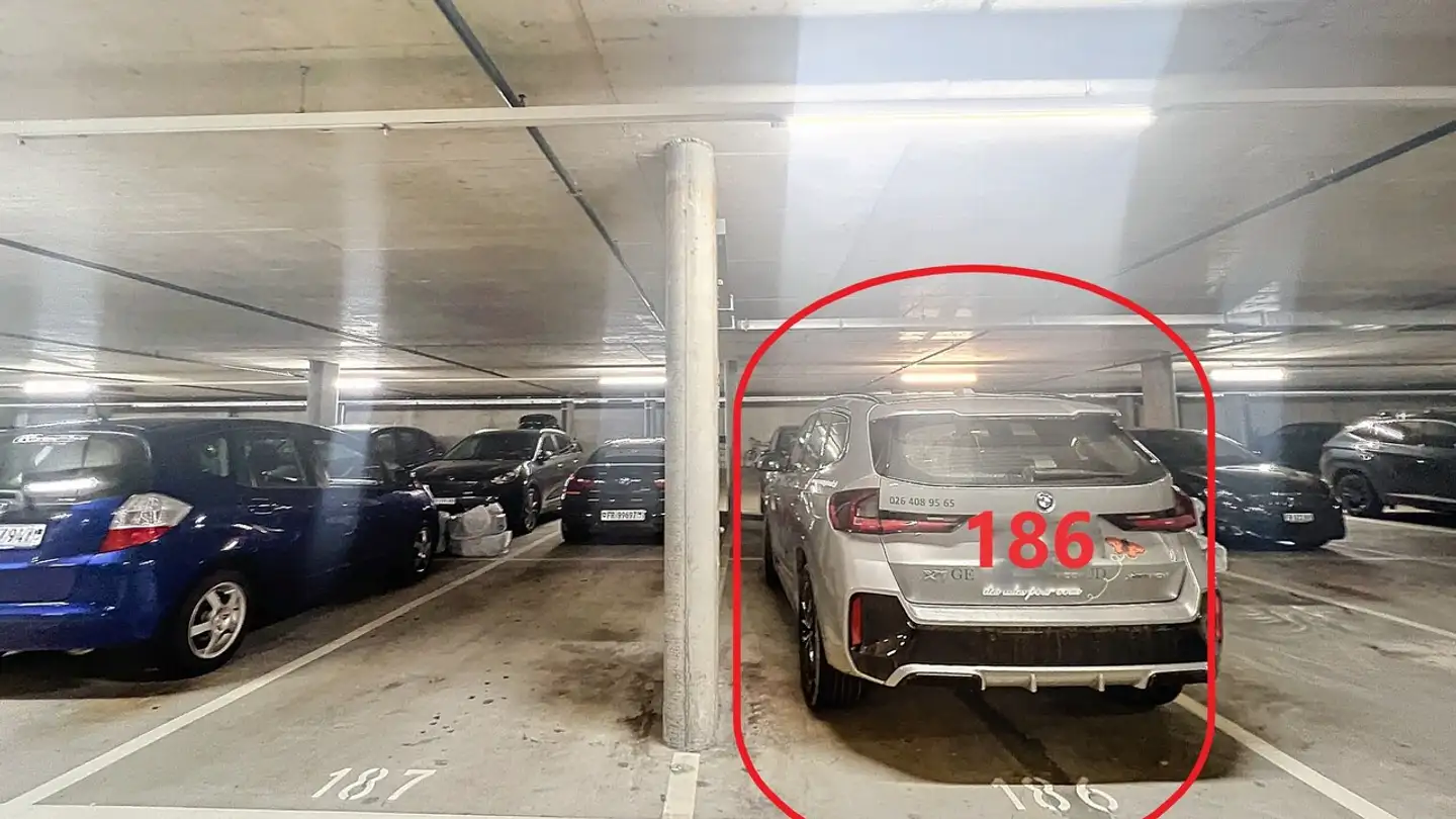 Überdachter Parkplatz mieten - Route Du Comptoir 21, 1700 Fribourg