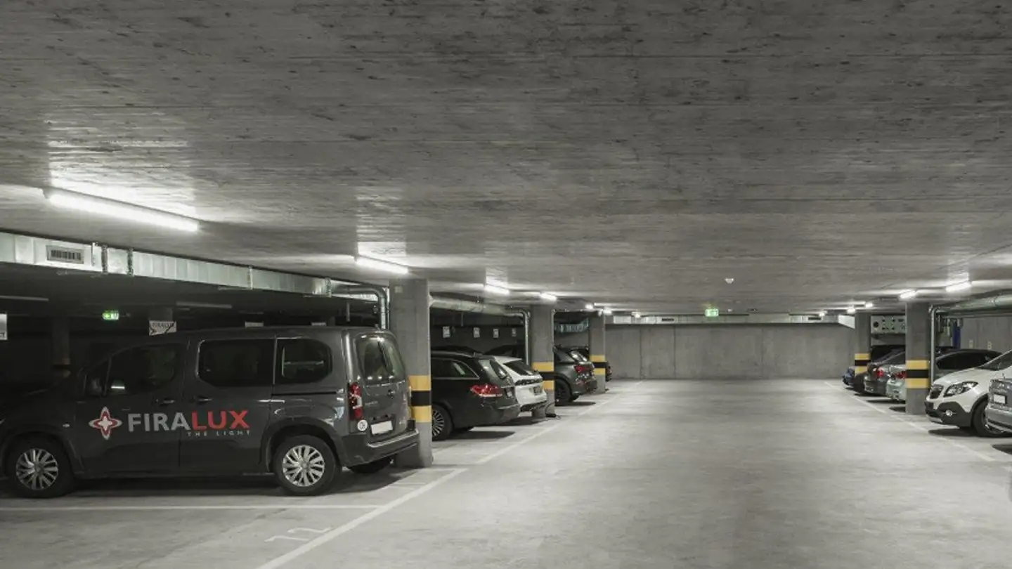 Place de parking souterraine à louer - Seestrasse 79g, 3800 Unterseen