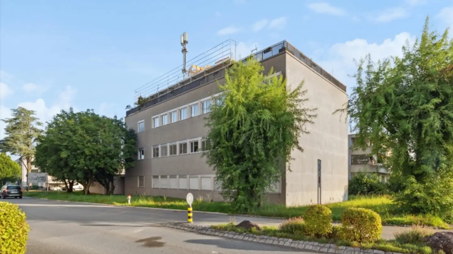 Mischgenutztes Gebäude mieten - Tämperlistrasse 2, 8117 Fällanden