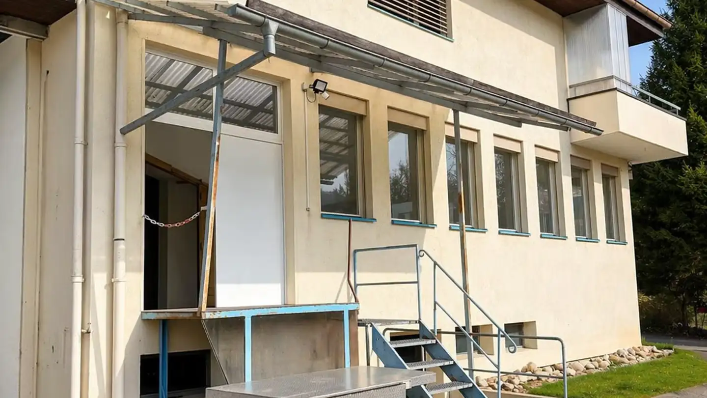 Bureau à louer - Sellenbüren 2, 8143 Stallikon