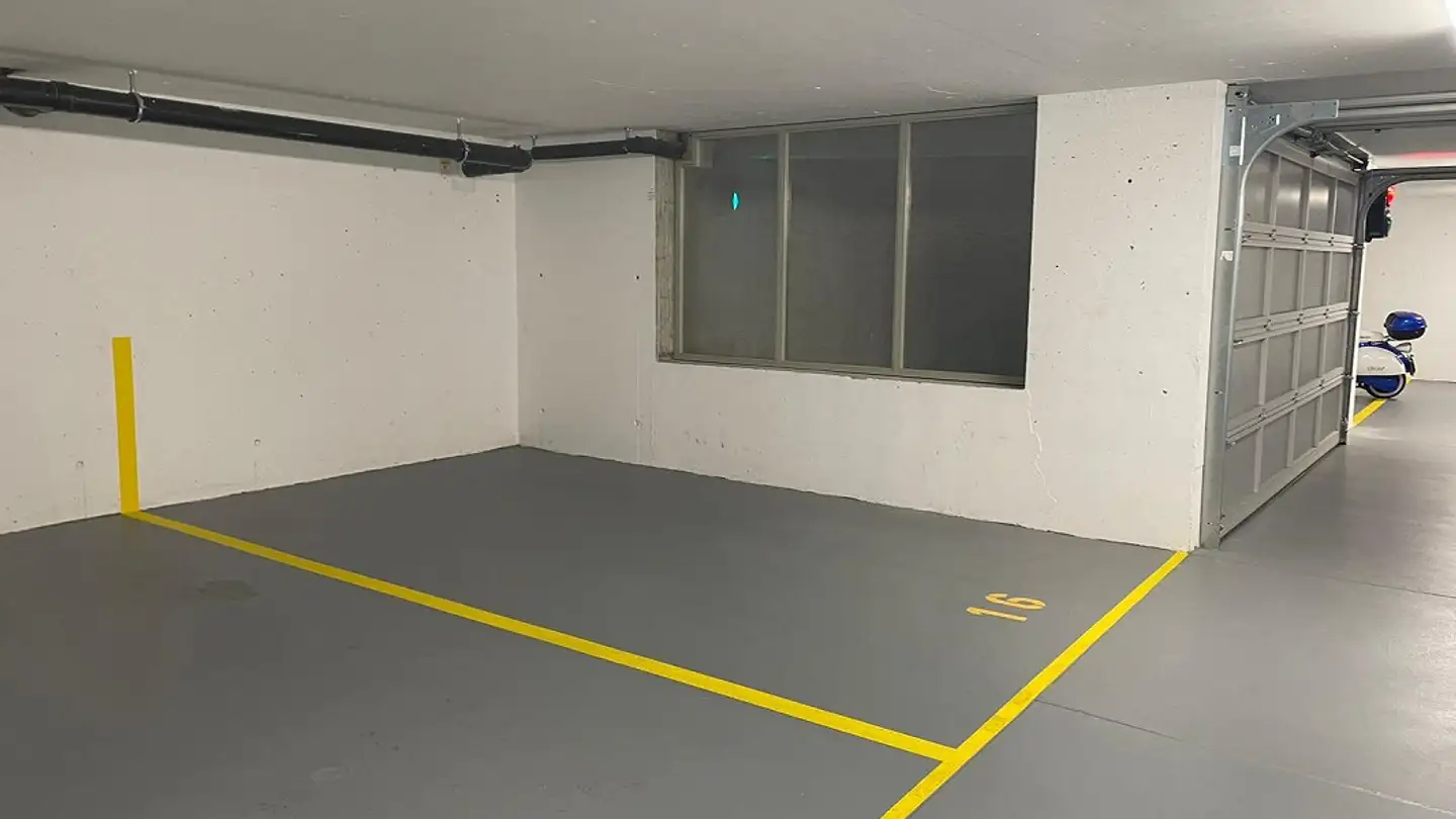 Covered parking space for rent - Via Massagno, 6900 Lugano