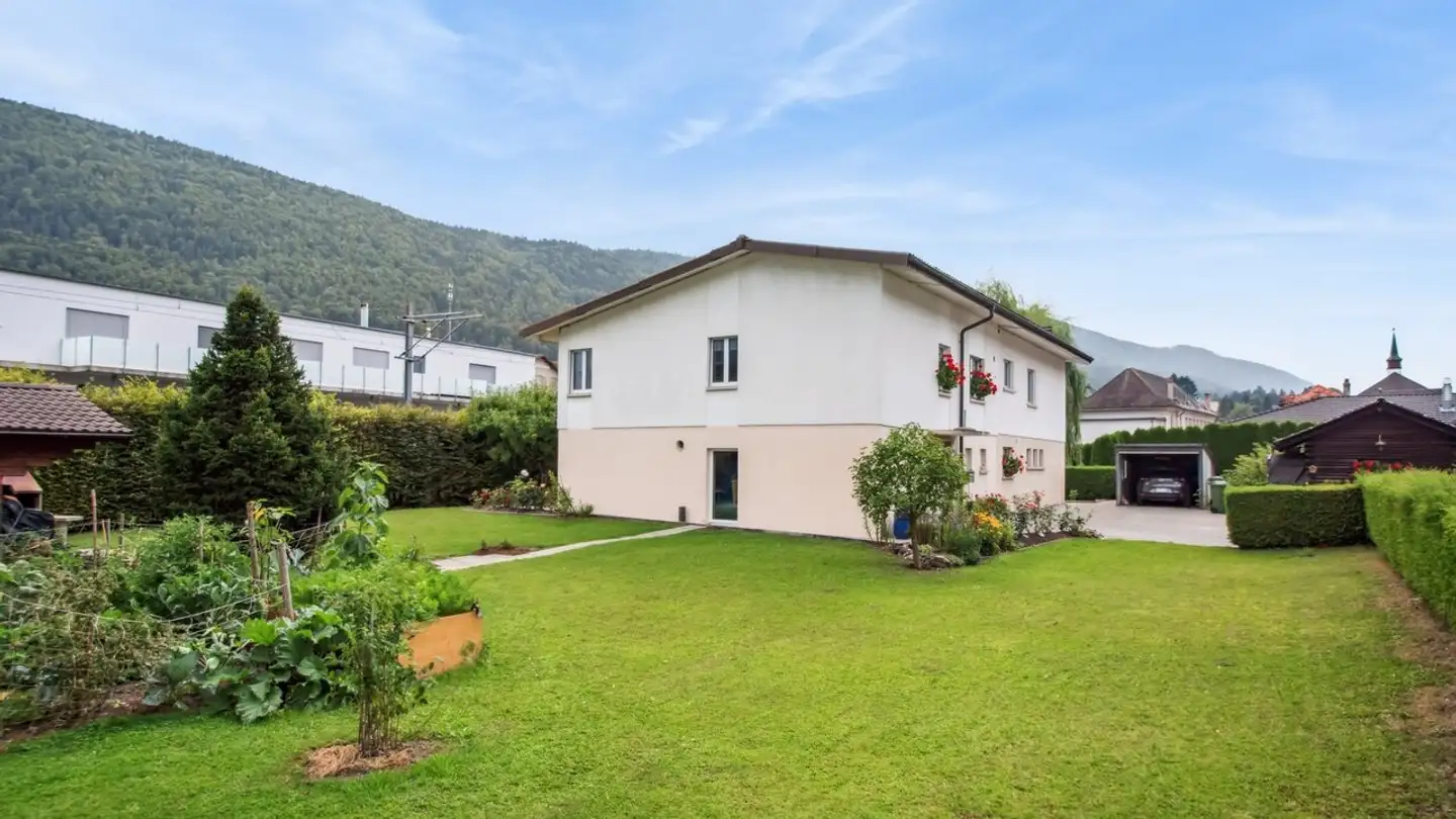 Casa bifamiliare in vendita - 2738 Court