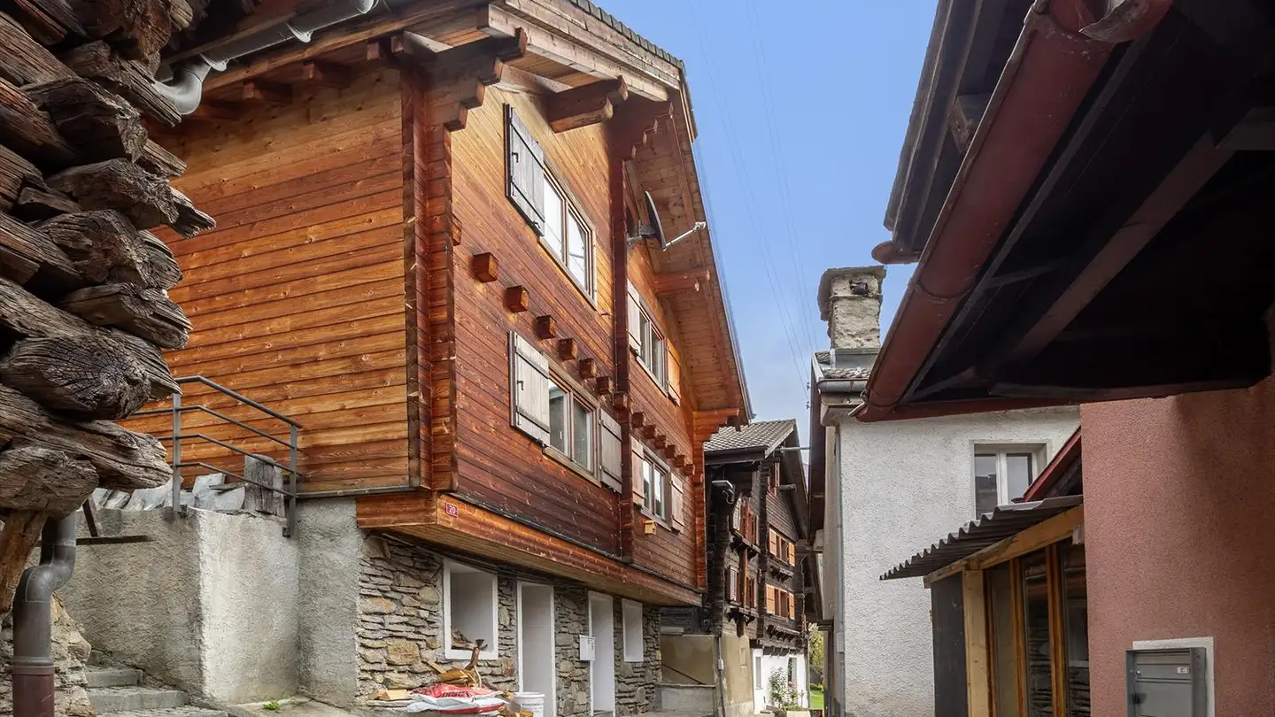 Appartement à vendre - 6760 Rossura