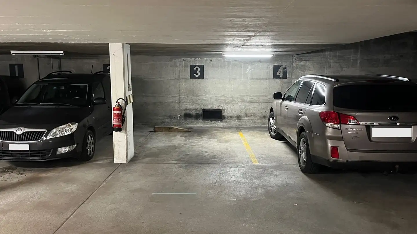 Place de parking extérieure à louer - Lächlenweg, 4132 Muttenz