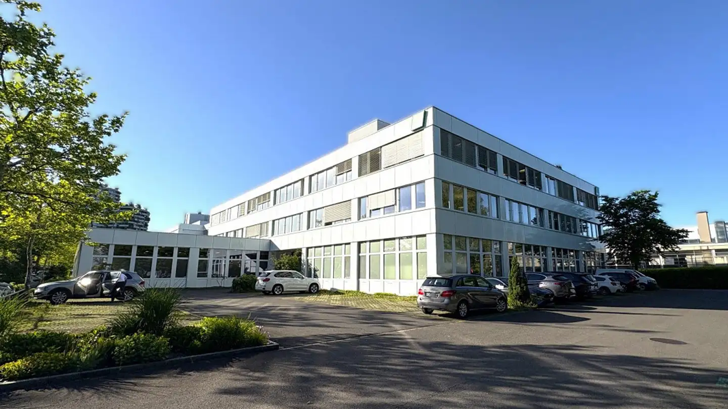Commercial à louer - Birkenstrasse 43a, 6343 Rotkreuz