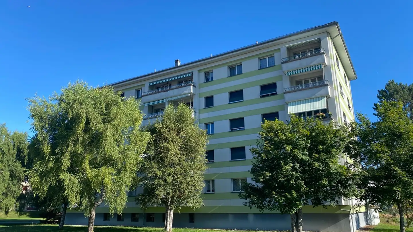 Single garage for rent - 1046 Rueyres