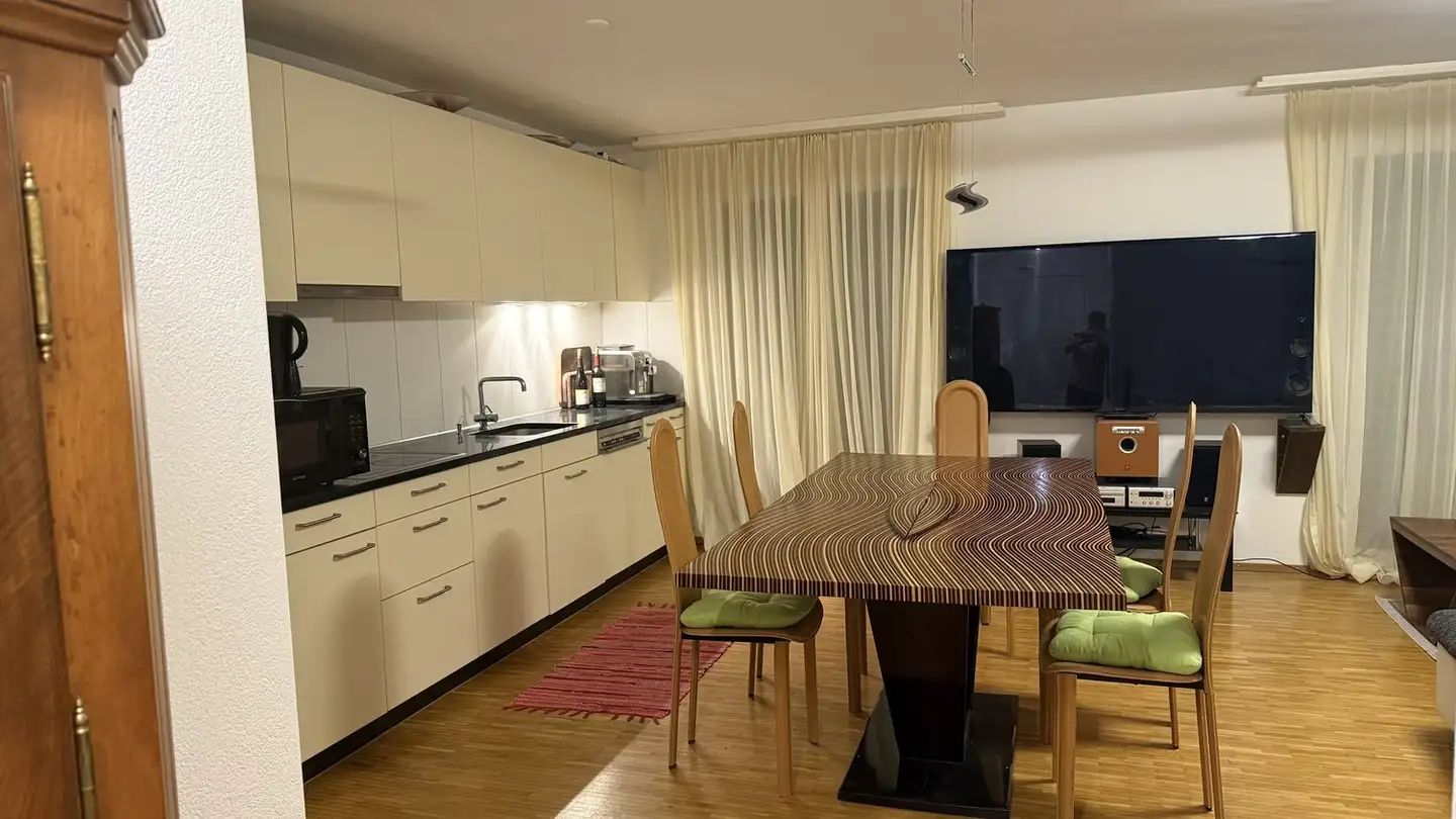 Chambre à louer - Üetlirain, 8143 Stallikon