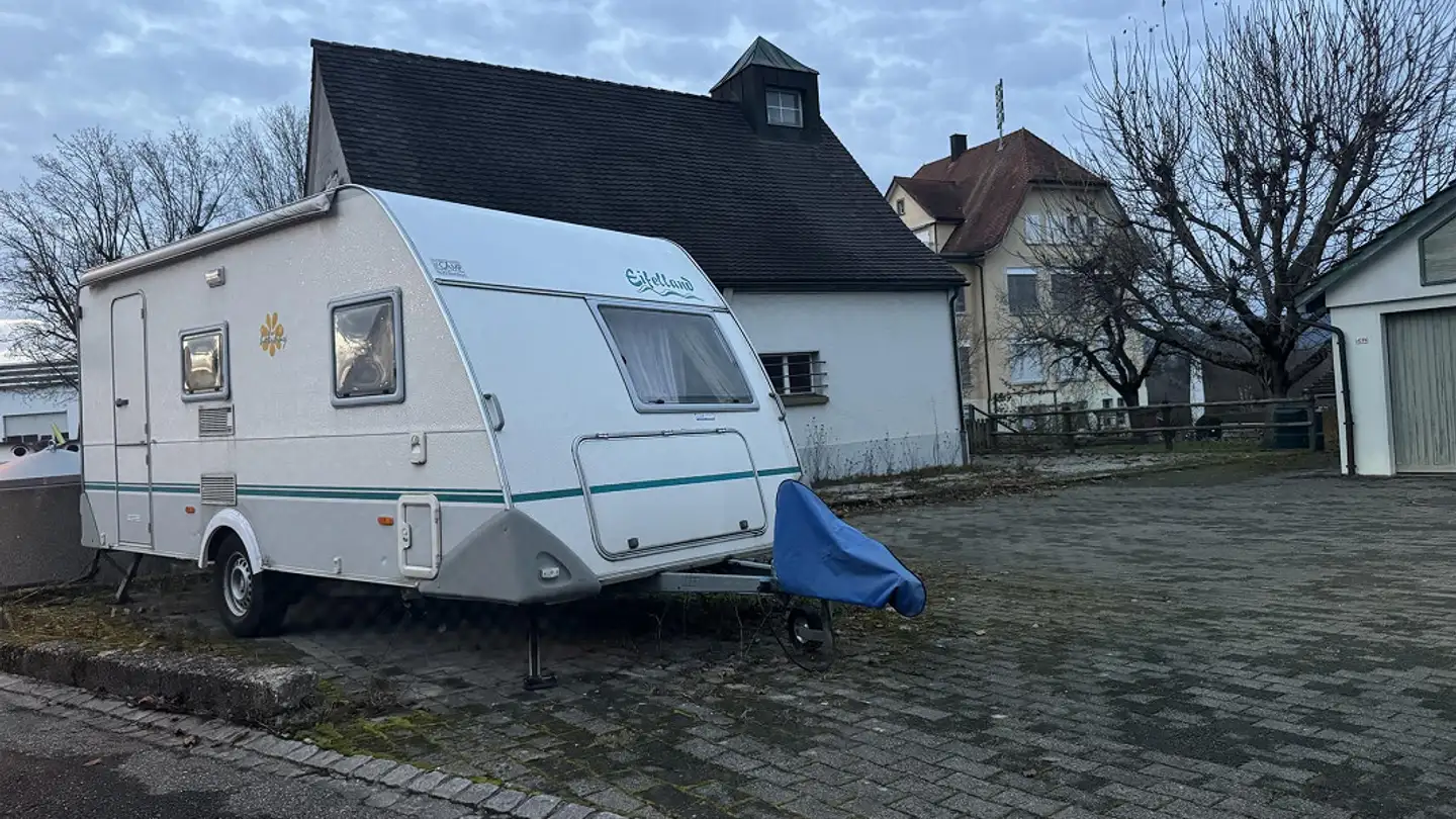 Outdoor parking space for rent - Oberbergstrasse 4a, 9247 Henau