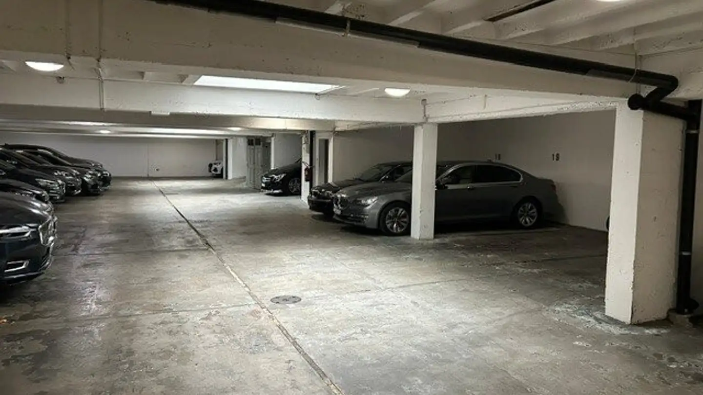 Underground parking space for rent - Rue Antoine- Carteret 5, 1202 Genève