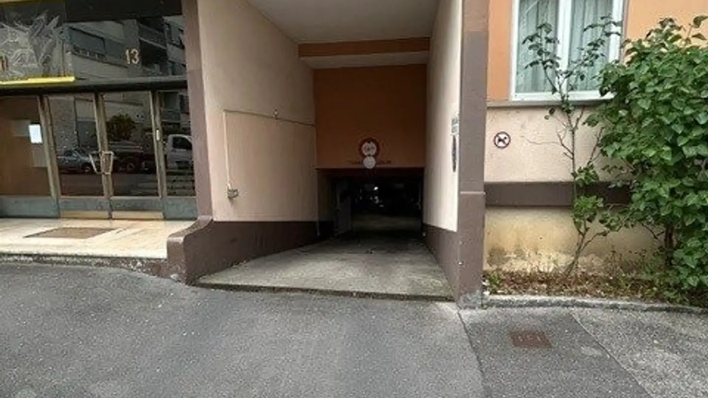 Underground parking space for rent - Rue Antoine- Carteret 5, 1202 Genève - Photo 3