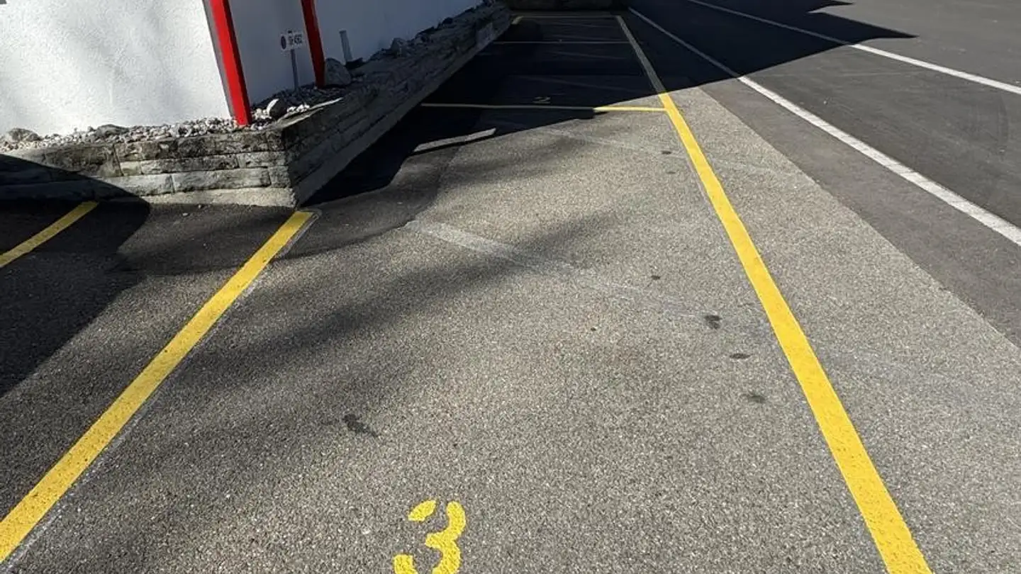 Place de parking extérieure à louer - Albulastrasse 2, 8200 Schaffhausen