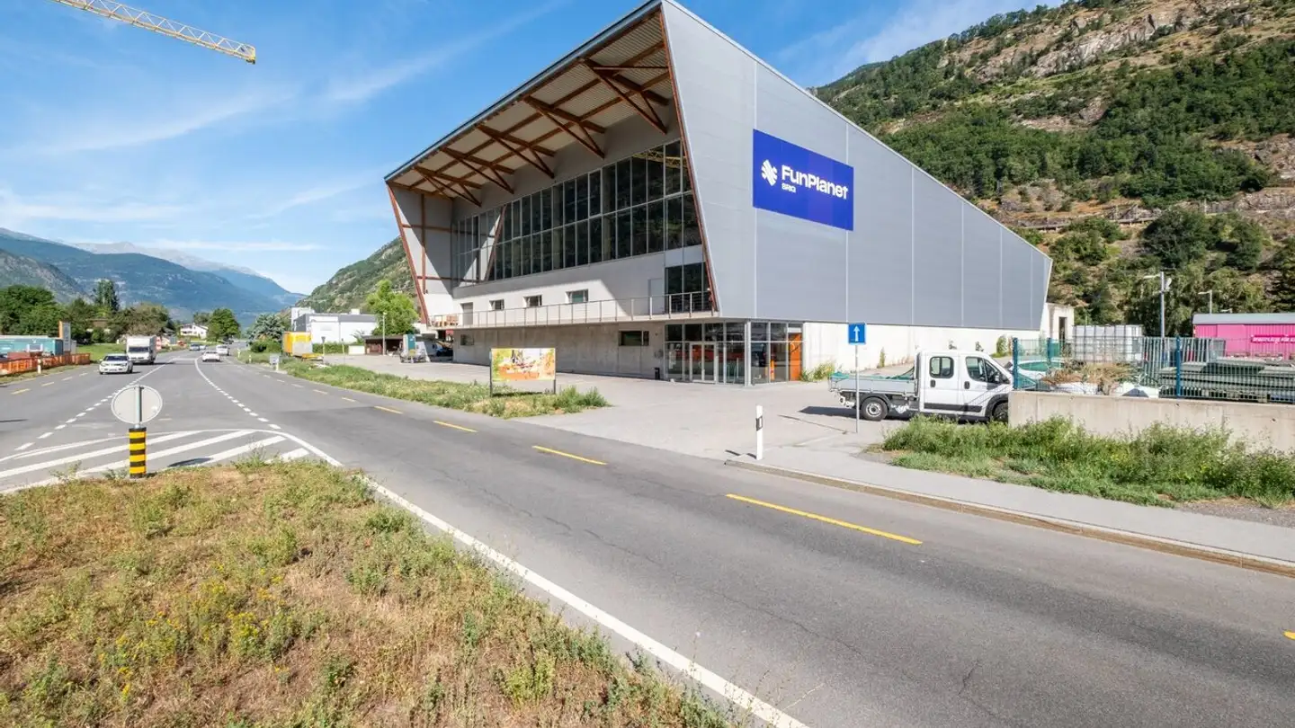 Immeuble industriel à louer - Kantonsstrasse 408, 3900 Gamsen