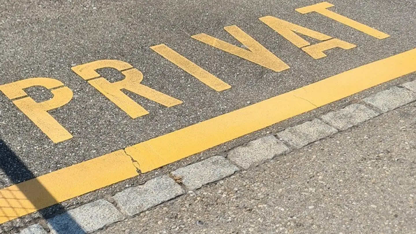 Place de parking extérieure à louer - Giebeleichstrasse 46, 8152 Glattbrugg