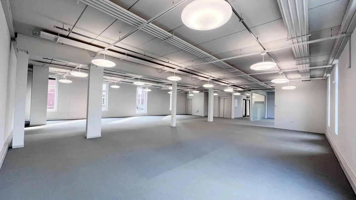 Geschäft mieten - Rue De Granges / Grenchenstrasse 5, 2504 Biel/Bienne - Foto 2