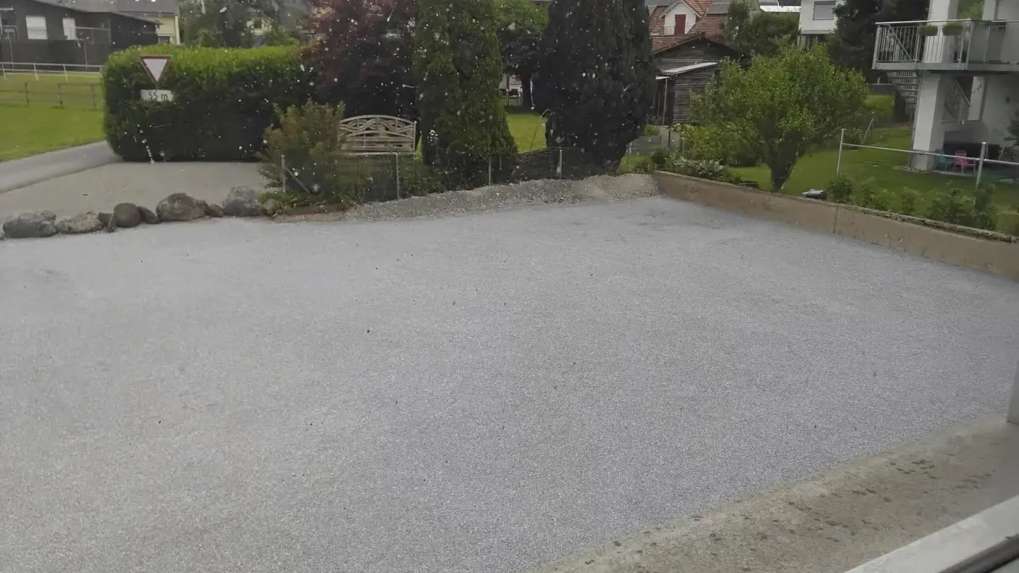 Place de parking extérieure à louer - General-Hotze-Weg 3, 8718 Schänis
