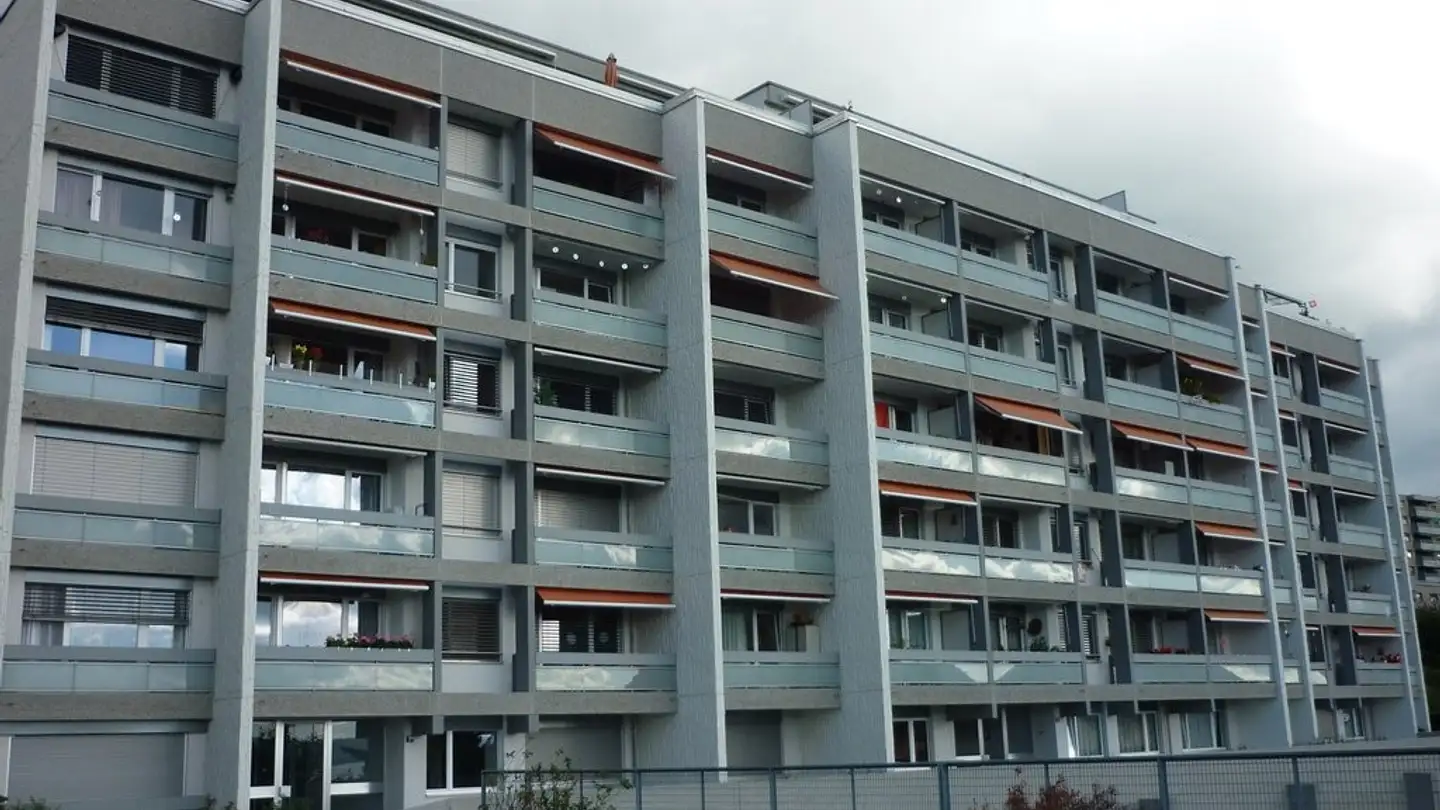 Garage individuel à louer - Rue De Champréveyres 7, 2000 Neuchâtel