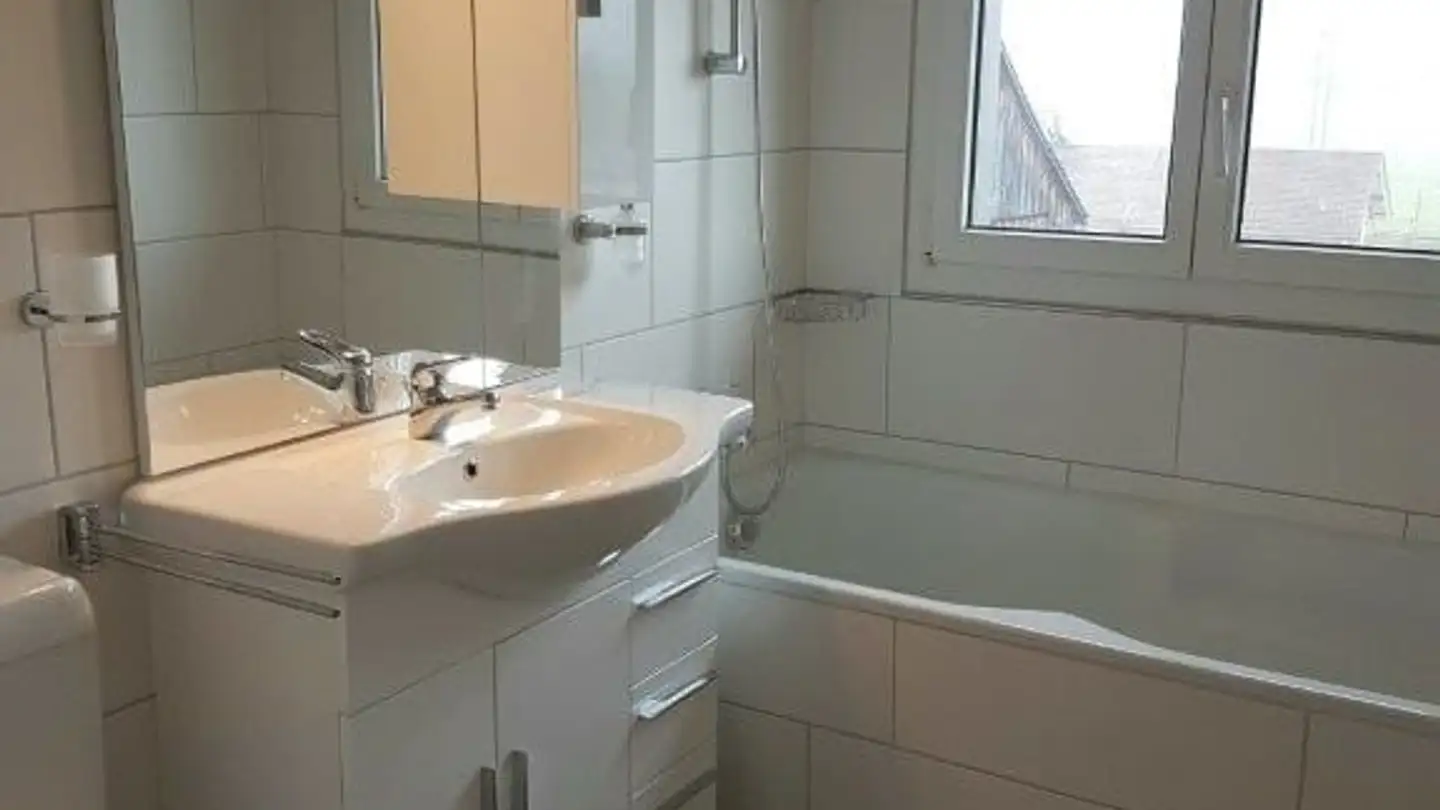 Dachgeschosswohnung mieten - Kantonsstrasse 47, 8862 Schübelbach - Foto 2