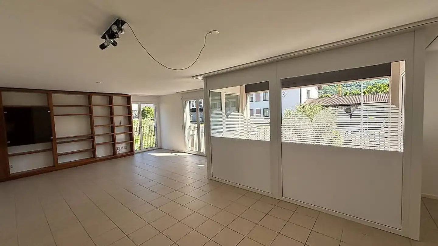 Apartment for rent - Viale Stazione 18, 6512 Giubiasco - Photo 3