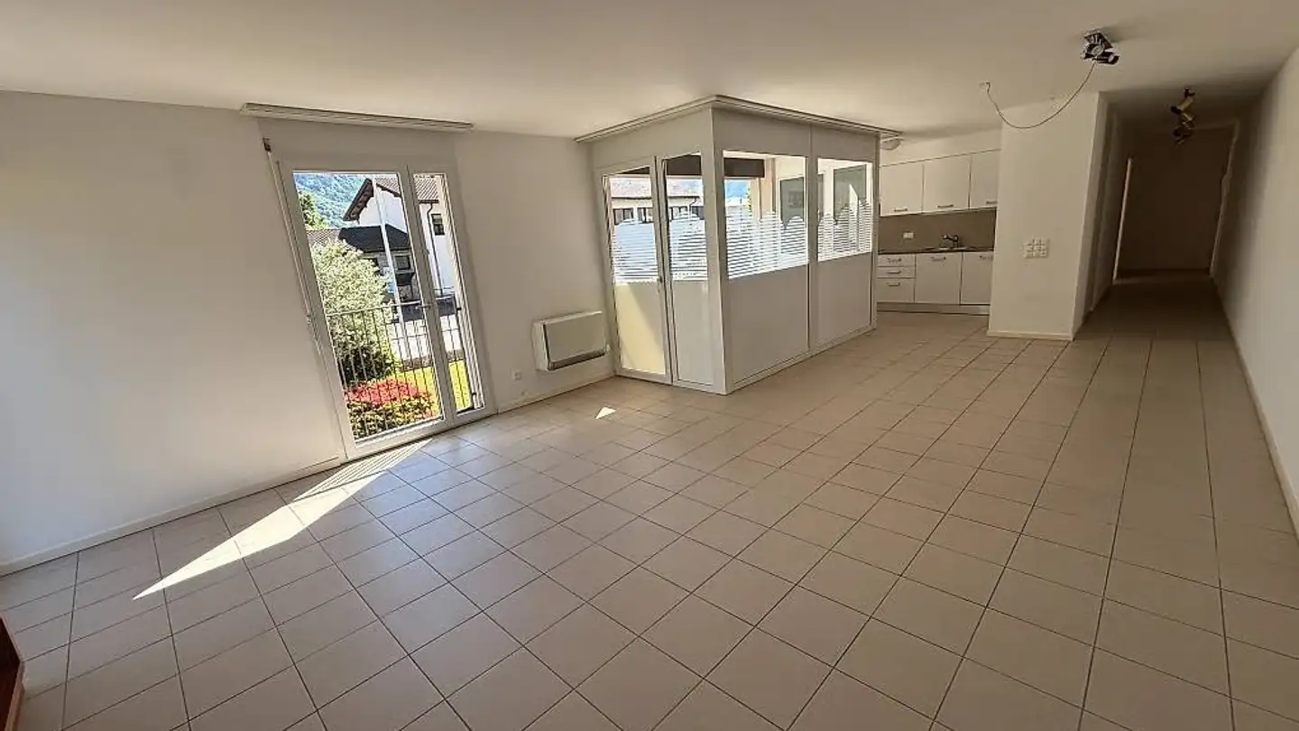 Apartment for rent - Viale Stazione 18, 6512 Giubiasco - Photo 4