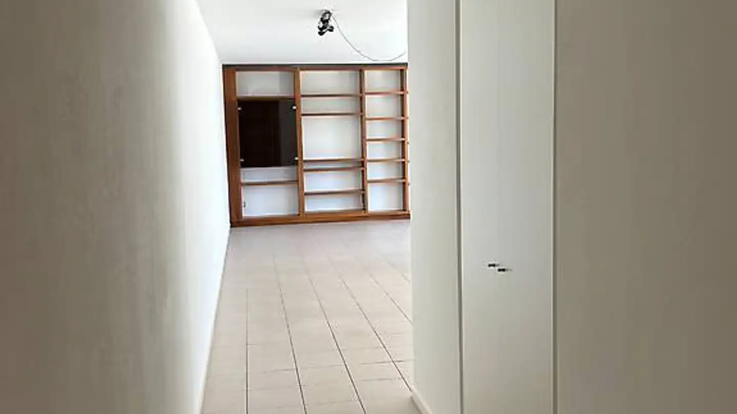 Apartment for rent - Viale Stazione 18, 6512 Giubiasco - Photo 2