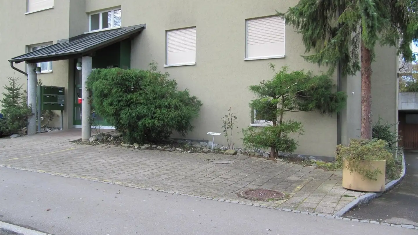 Place de parking extérieure à louer - Grütlistrasse 16, 9000 St. Gallen