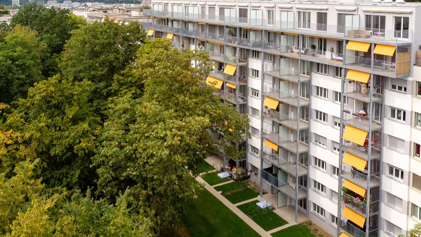 Place de parking extérieure à louer - Avenue Calas 12, 1206 Genève