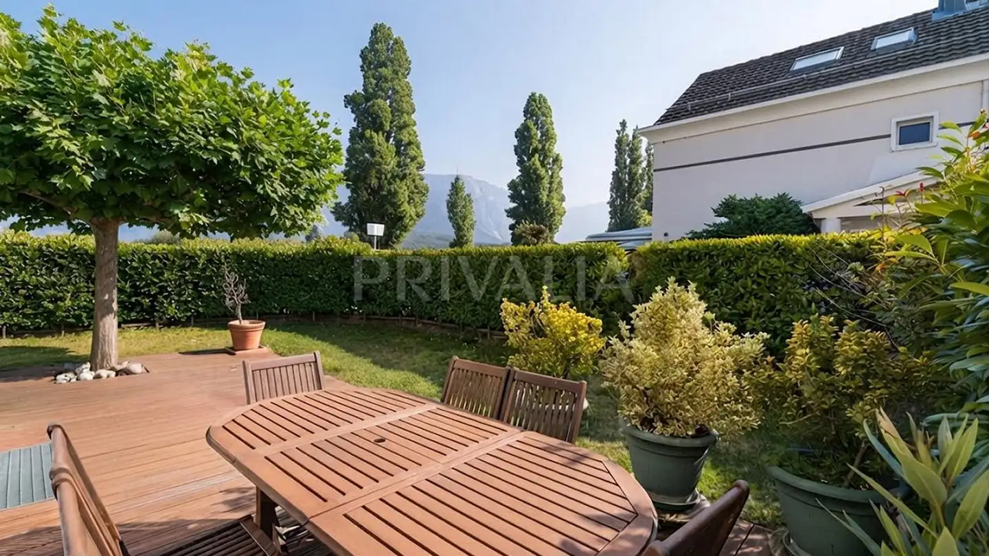 Stepped house for sale - 1256 Troinex