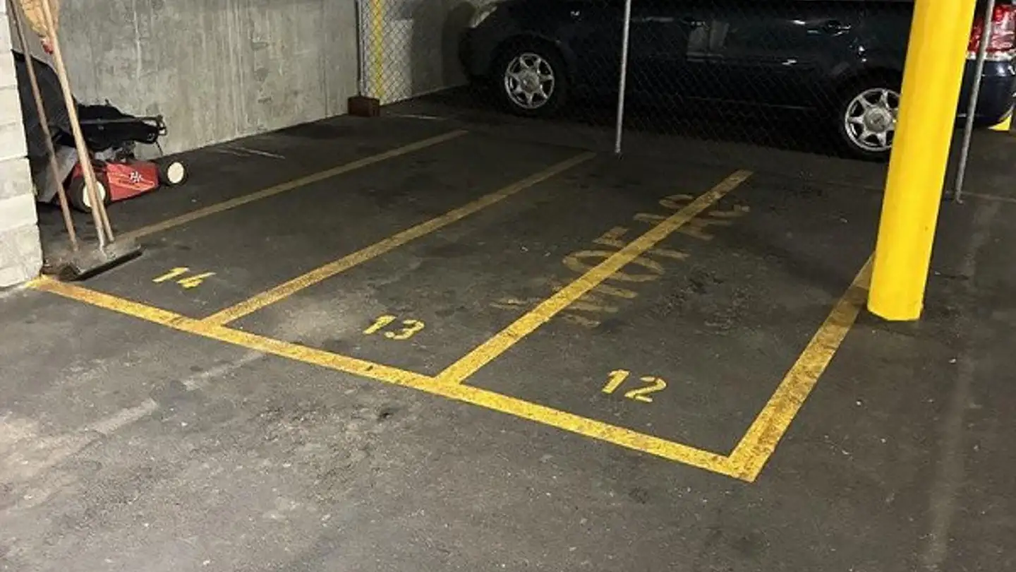 Indoor motorbike parking space for rent - Tulpenweg 2, 3250 Lyss