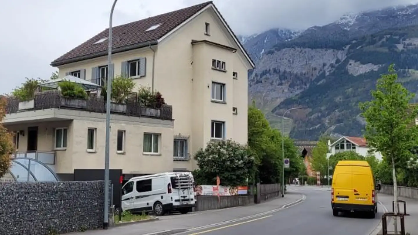 Place de parking extérieure à louer - Oberalpstrasse 17, 7000 Chur