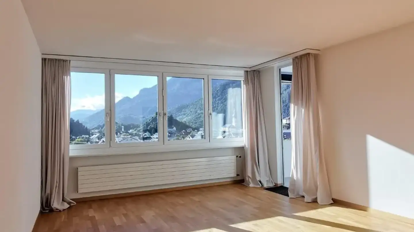 Attique à louer - Via Calundis 19a, 7013 Domat/Ems