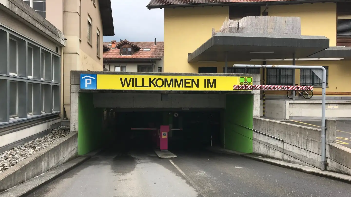 Tiefgaragenstellplatz mieten - Hauptstrasse 21, 3800 Unterseen