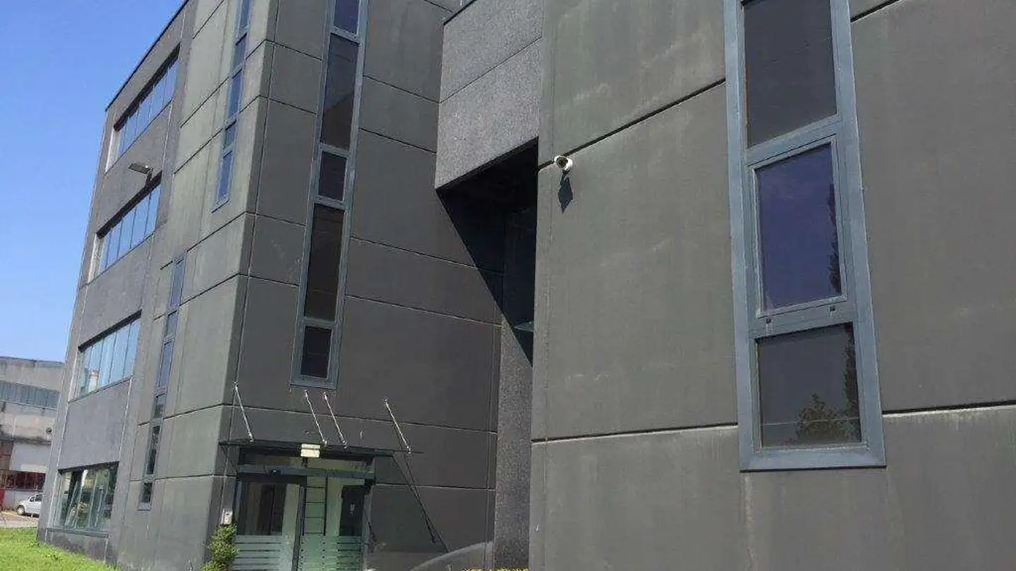 Spazio ufficio in affitto - Via Laveggio, 6855 Stabio - Foto 2