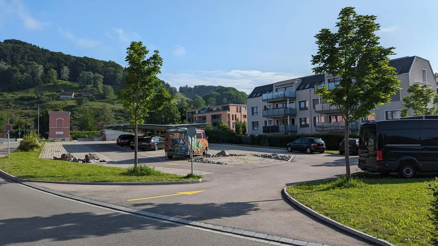 Place de parking extérieure à louer - Dättlikonerstrasse 10, 8422 Pfungen