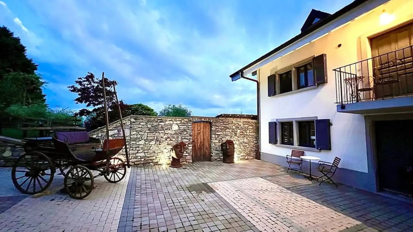 Residential building for sale - 1077 Servion